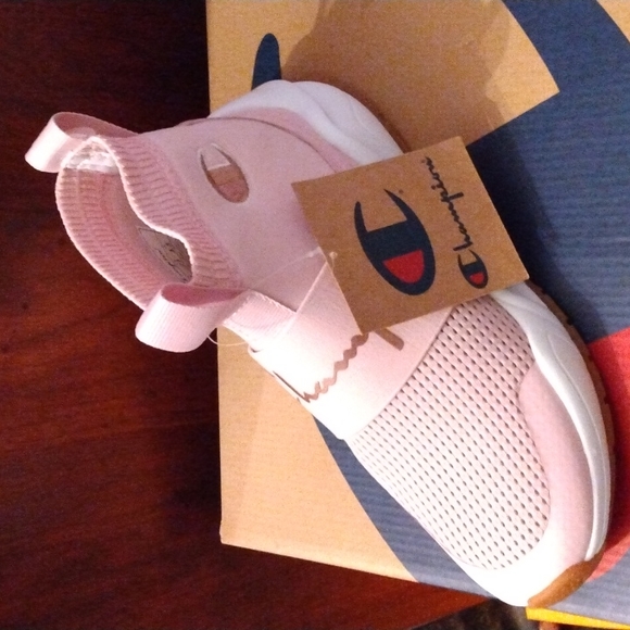 BNIB Size 6 ROSE GOLD CHAMPION RALLYS - Picture 3 of 4